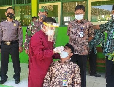 MIN 2 Rembang Adakan Swab Antigen Persiapan PTM Terbatas