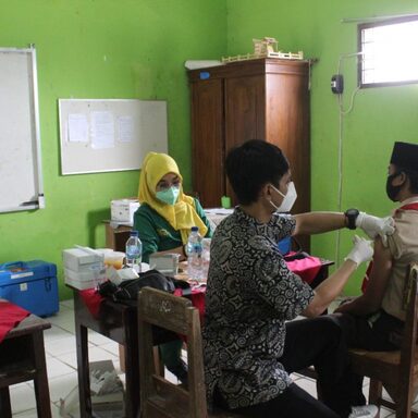 Siswa MTsN 4 Rembang Ikuti Vaksinasi, Begini Tanggapan Mereka