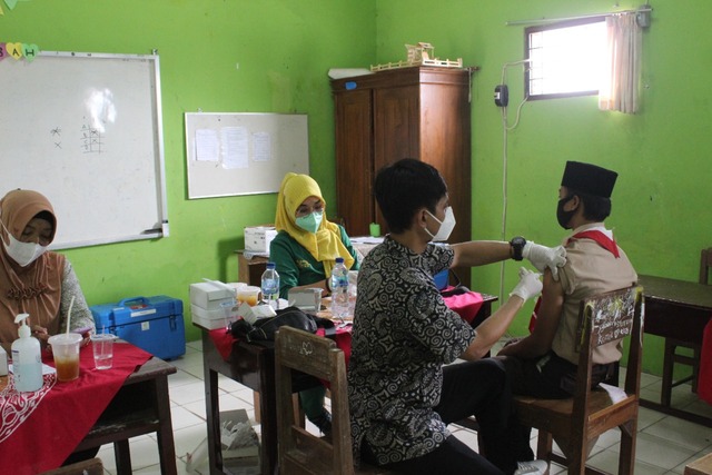 Siswa MTsN 4 Rembang Ikuti Vaksinasi, Begini Tanggapan Mereka