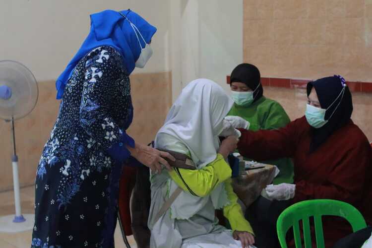 Ribuan siswa MAN 2 Rembang Ikuti Vaksinasi