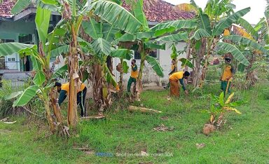 World Clean Up Day, KUA Sarang 2 Gelar Aksi Bersih Lingkungan Kantor
