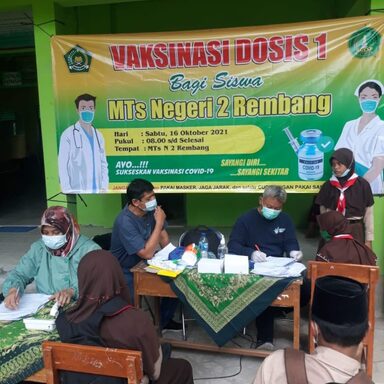 Ratusan Siswa MTsN 2 Rembang Ikuti Vaksinasi Dosis I