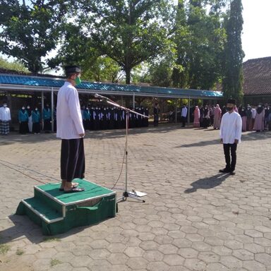 MTsN 2 Gelar Upacara Hari Santri