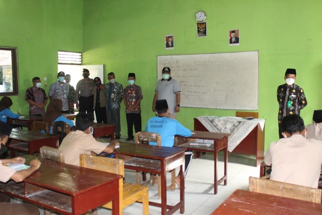 Wabup dan Kakankemenag Sidak PTM ke MTsN 4 Rembang