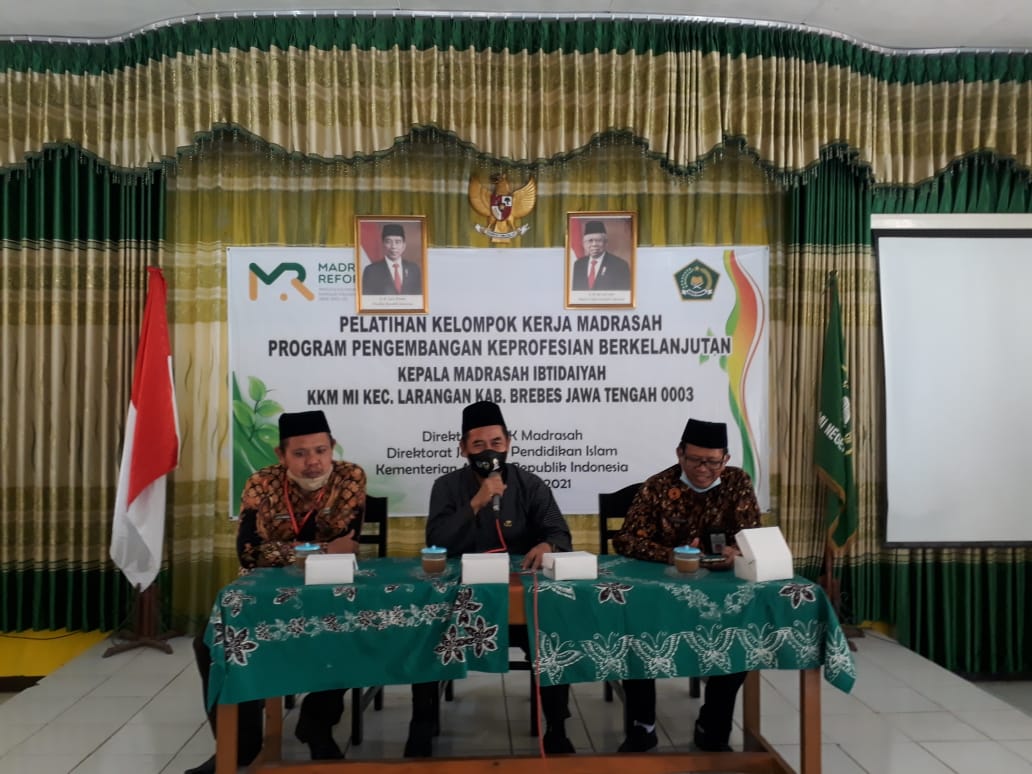 PKB Bagi 26 Kepala Madrasah Ibtidaiyah Kec. Larangan, Brebes