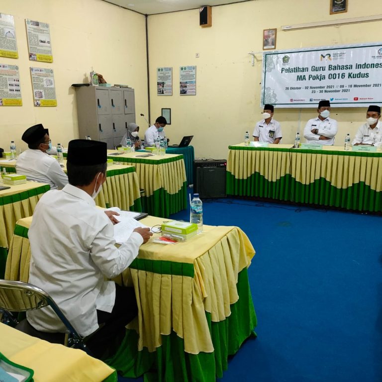 Kepala Kankemenag Kabupaten Kudus Membuka Kegiatan Pelatihan Guru Bahasa Indonesia MA Pokja 0016 Kudus