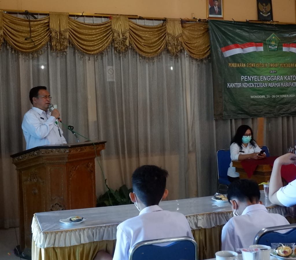 Ka. kankemenag Wonogiri, H. Cahyo Sukmana memberikan pembinaan siswa katolik sekab wonogiri