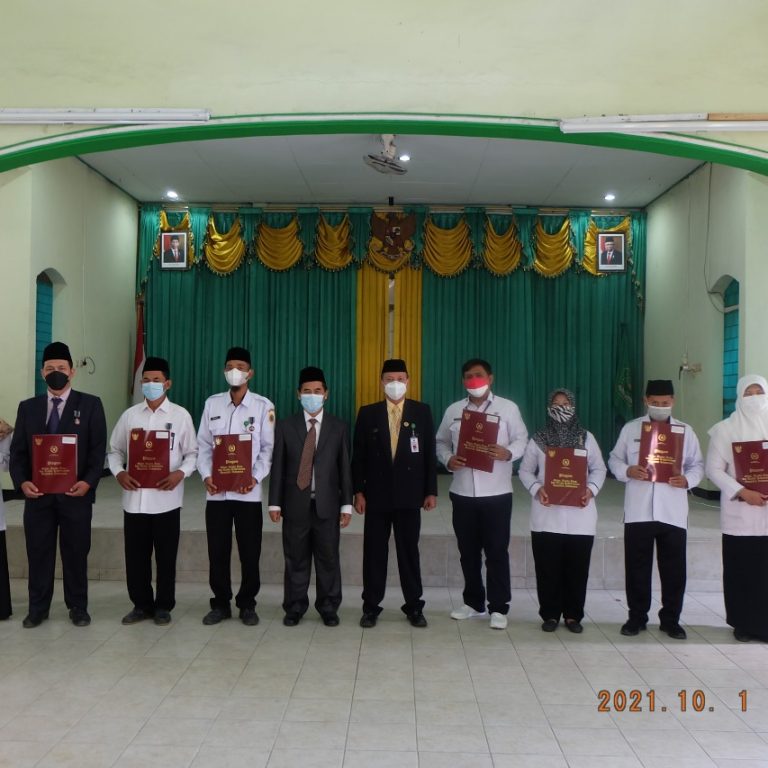 Penerimaan Satyalancana Karya Satya Bagi 144 PNS Kemenag  Brebes