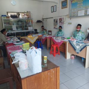 Bapak Ali Ansori Monitoring di Madin Miftahul Afkar Banjar Anyar Brebes
