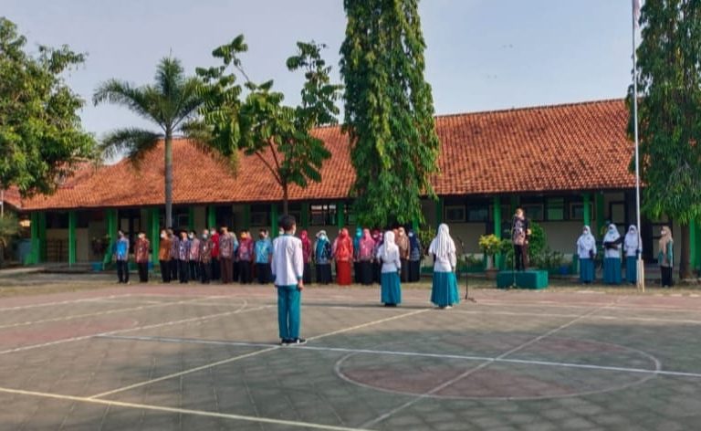 MTs Negeri 1 Pekalongan Melaksanakan Apel Peringatan Hari Kesaktian Pancasila