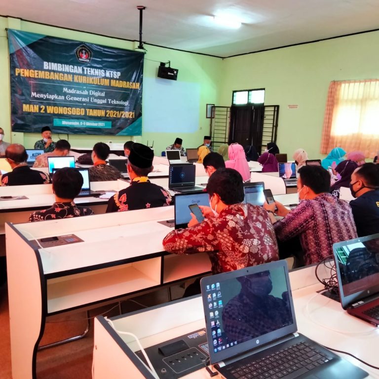 Tak Mau Ketinggalan Teknologi, MAN 2 Wonosobo Gelar Bimtek Madrasah Digital