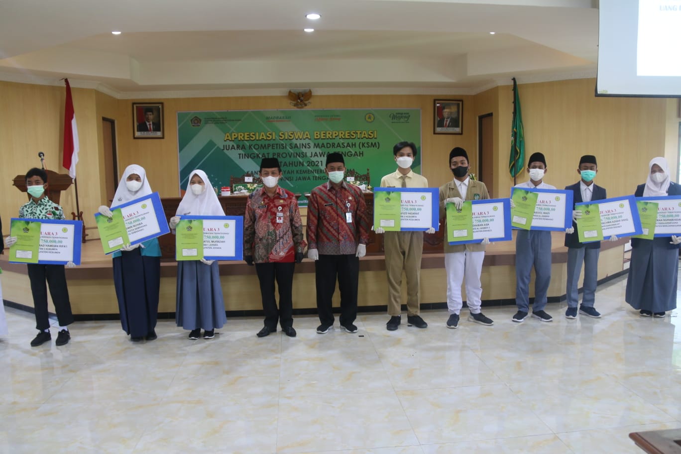 Kakanwil Berikan Apresiasi kepada Siswa Berprestasi pada KSM Tingkat Provinsi Jawa Tengah