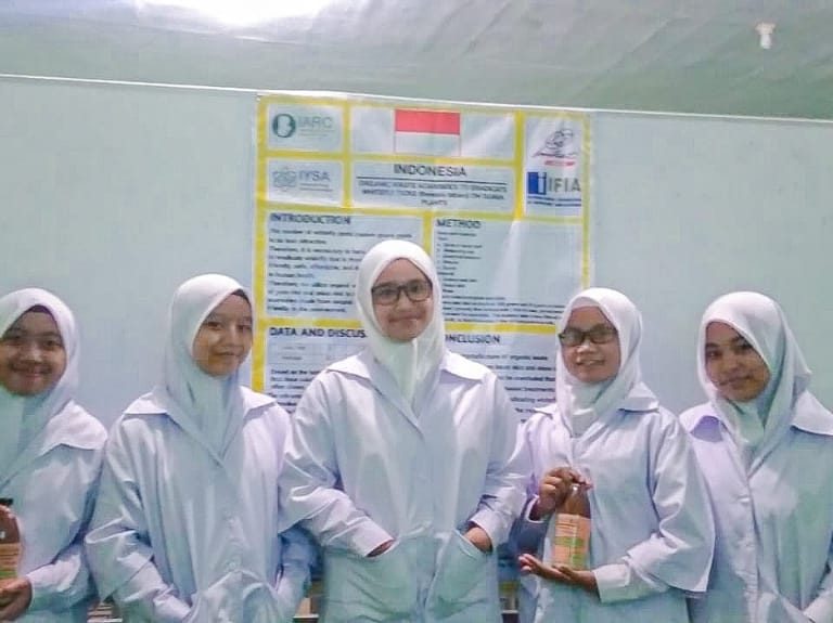Tim Karya Ilmiah Remaja MAN 4 Kebumen Raih Medali Perak IAYSF 2021