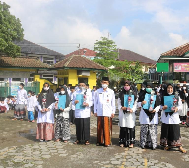 Maknai Hari Santri, MTsN 2 Wonosobo Gelar Rangkaian Perlombaan
