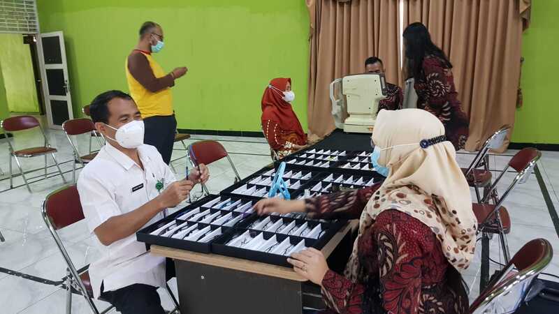 Kesehatan Mata Dukung Kenyamanan Kerja
