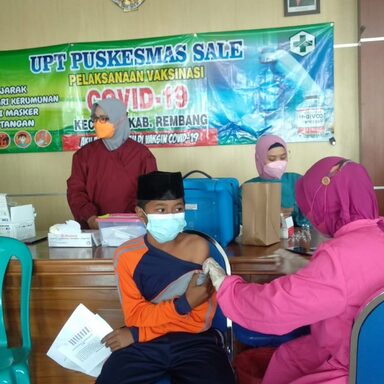 Ratusan Siswa MTsN 5 Rembang Ikuti Vaksinasi