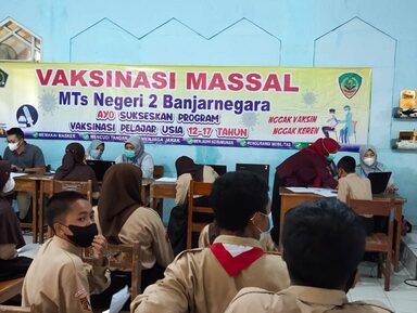 Peringati HUT Ke-26, MTs N 2 Banjarnegara Gelar Vaksinasi Masal