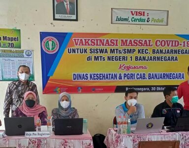 Vaksinasi Masal MTsN 1 Banjarnegara, Dukung Turunnya Level Covid