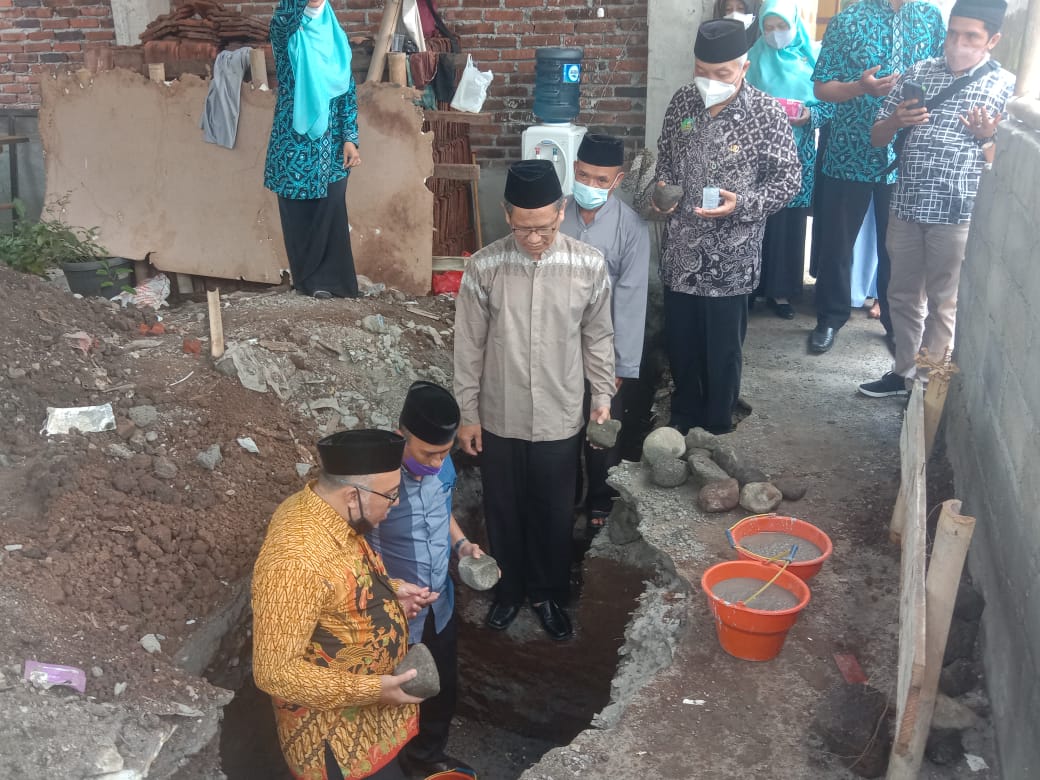 Lembaga Pendidikan Sebagai Proses Pembentukan Ahlak Peserta Didik