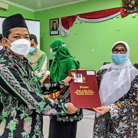 Yang Purna dan Almarhum tetap dapat penghargaan Satyalancana