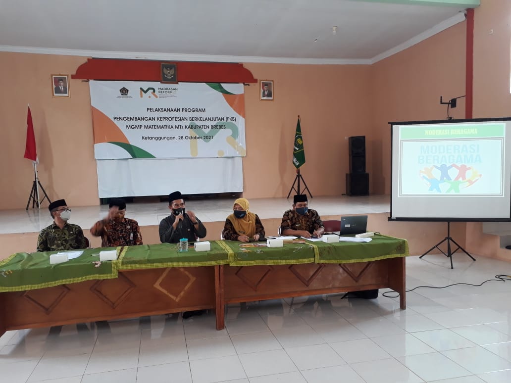 Kegiatan PKB Bagi MGMP Matematika Tingkat MTs se-Brebes