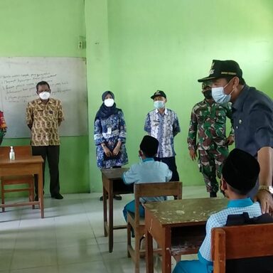 Bupati Rembang Monitoring Prokes PTM di 2 Madrasah