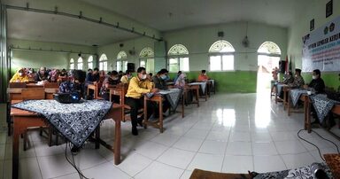 Pembangunan ZI WBK/WBBM, MAN 2 Banjarnegara Gelar Review Kerja Evaluasi