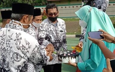 MAN 2 Brebes Memperingati Hari Guru Nasional 2021