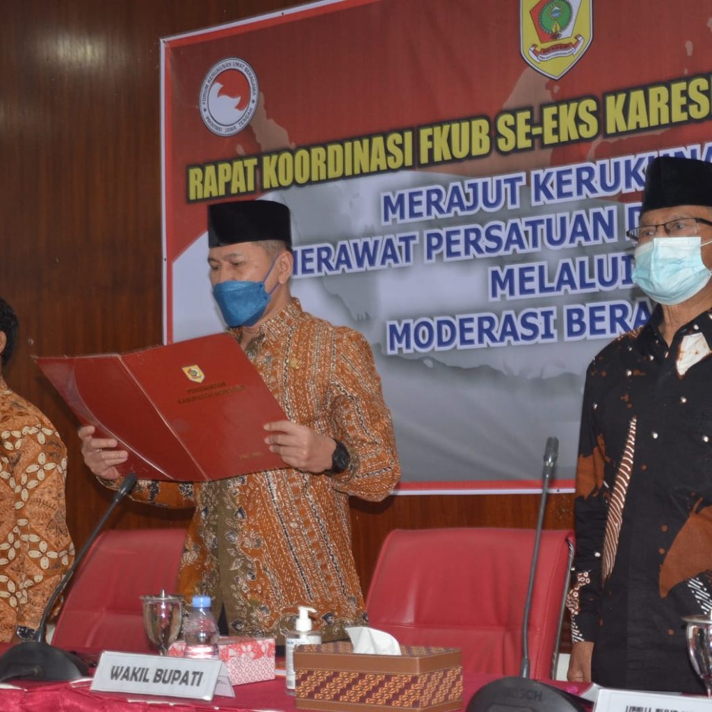 Wakil Bupati Wonogiri ketika membacakan teks Pancasila ketika pertemuan Rakor FKUB Solo Raya