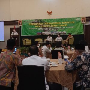 Ketua FKUB Kabupaten Wonogiri, H. Sutopo Broto mengikuti Pembinaan Manajemen Konflik Dan Jurnalisme Damai Kantor Wilayah Kementerian Agama Provinsi Jawa Tengah Tahun 2021