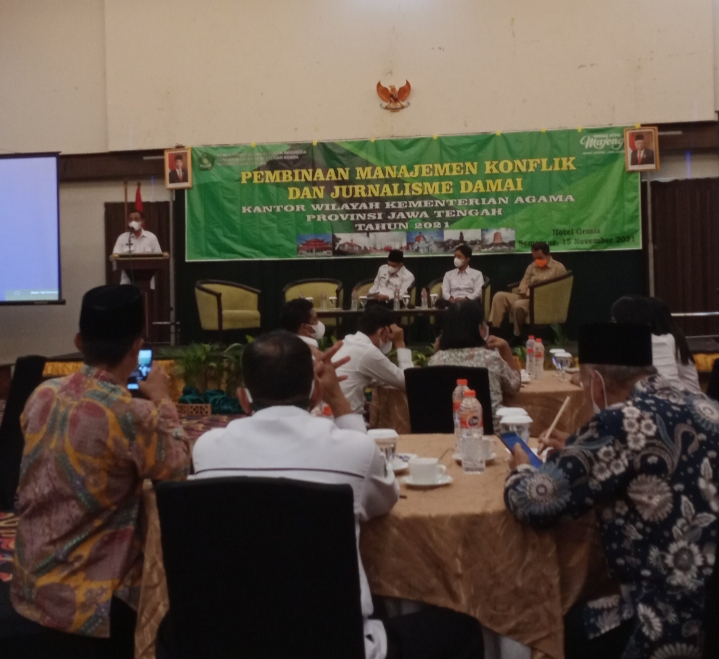 Ketua FKUB Kabupaten Wonogiri, H. Sutopo Broto mengikuti Pembinaan Manajemen Konflik Dan Jurnalisme Damai Kantor Wilayah Kementerian Agama Provinsi Jawa Tengah Tahun 2021