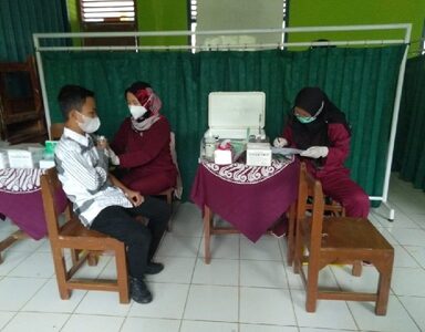 Ratusan Pelajar MTs Muhammadiyah Kecepit Terima Vaksinasi Covid-19 Dosis Pertama