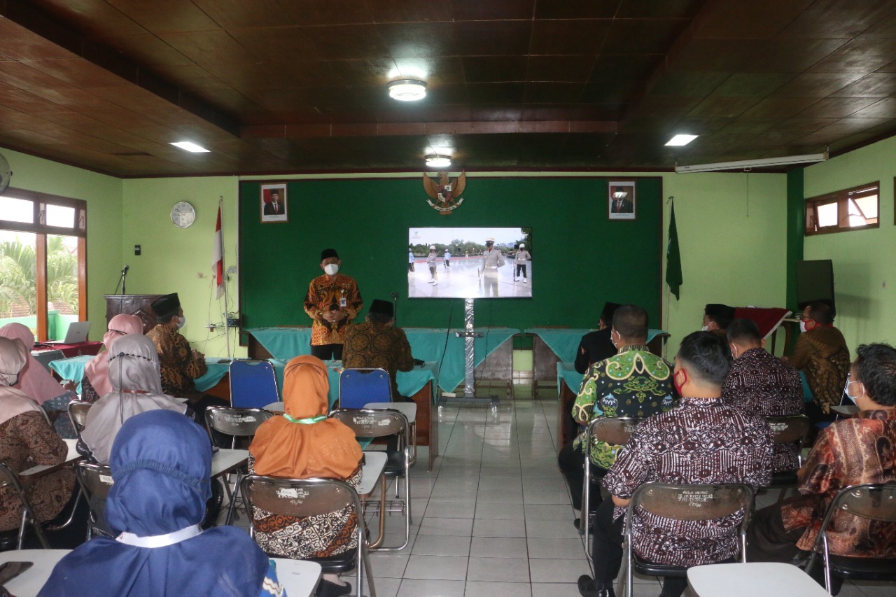 Kabag TU, Bersamai ASN Kemenag Wonosobo Ikuti Peringatan Hari Pahlawan Secara Virtual