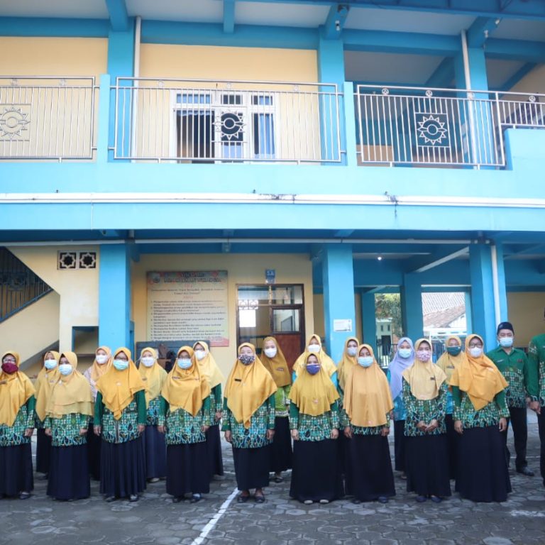 Kegiatan Apel Memperingati Milad Muhammadiyah Ke-109 MI Muhammadiyah Kauman