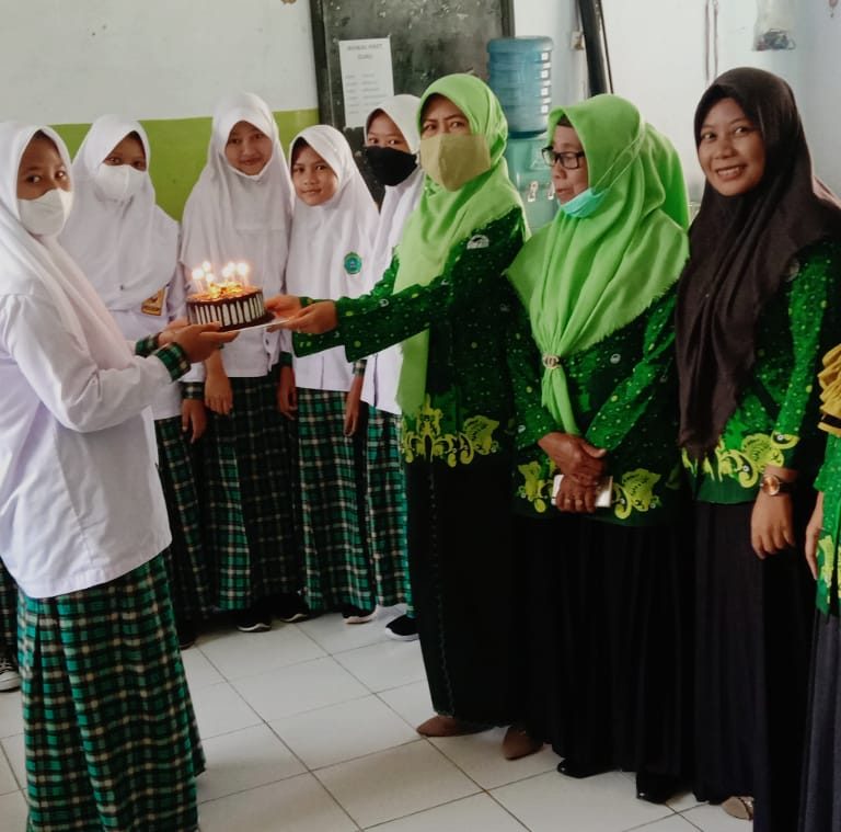 Guru Adalah Pilar Pendidikan