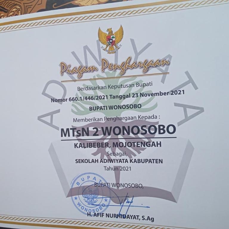 Raih Penghargaan Madrasah Adiwiyata, Kepala MTsN 2 Wonosobo Ajak Jajarannya Lanjutkan Kepedulian Lingkungan