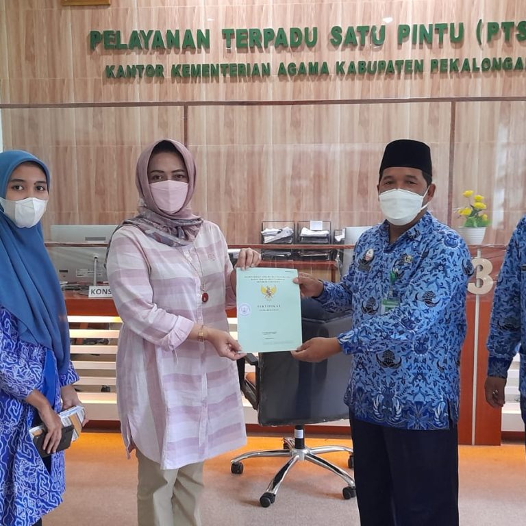 Serah Terima Sertifikat Tanah KUA Wonokerto