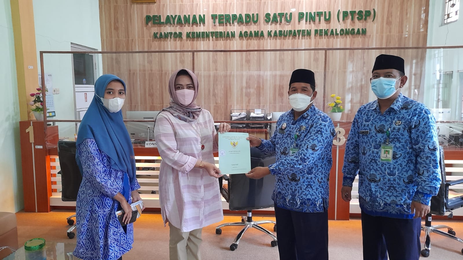 Serah Terima Sertifikat Tanah KUA Wonokerto
