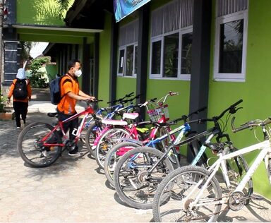 MTs N 4 Rembang Gelar Car Free Day