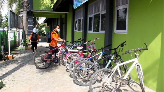 MTs N 4 Rembang Gelar Car Free Day