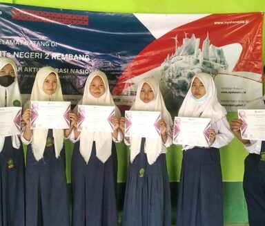 Siswa MTs Negeri 2 Rembang Menerima Penghargaan Penulis Nasional