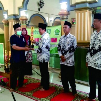 Lima Guru MTs.N 8 Kebumen Raih Juara Porseni PGRI