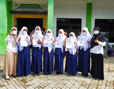 Tingkatkan Imunitas, Siswa MTsN 4 Banjarnegara Ikuti Vaksinasi Massal