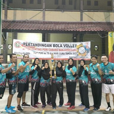 MTs N 2 Banjarnegara Juarai Voli Antar Guru HUT PGRI Ke 76