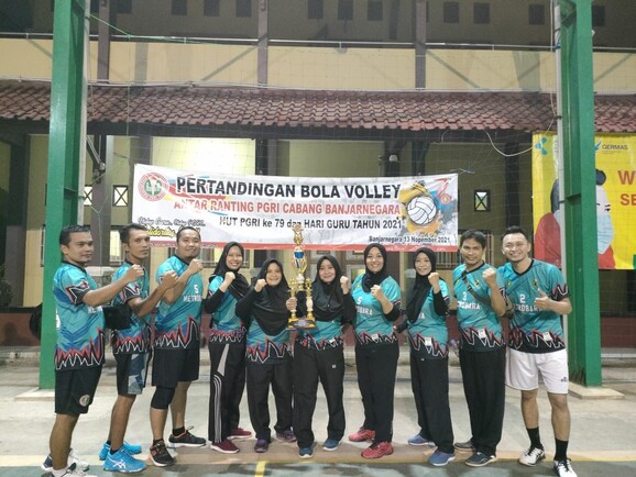 MTs N 2 Banjarnegara Juarai Voli Antar Guru HUT PGRI Ke 76