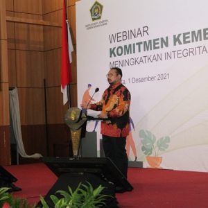 Menteri Agama Republik Indonesia Yaqut Cholil Qoumasy memberikan sambutan pada acara Komitmen Kemenag, Meningkatkan Integritas dan Budaya Anti Korupsi