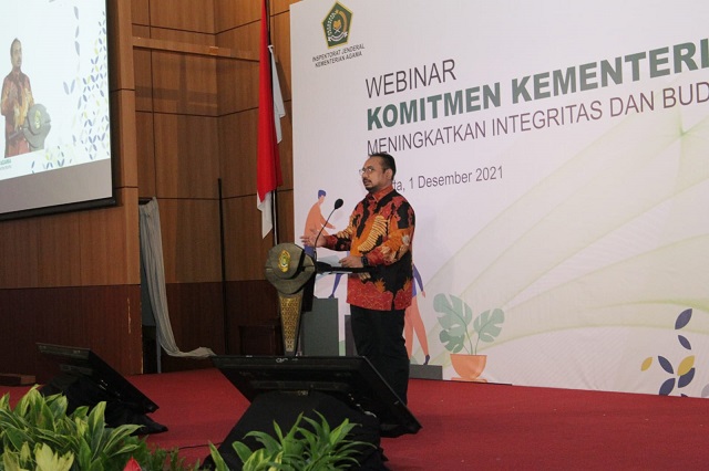 Menteri Agama Republik Indonesia Yaqut Cholil Qoumasy memberikan sambutan pada acara Komitmen Kemenag, Meningkatkan Integritas dan Budaya Anti Korupsi