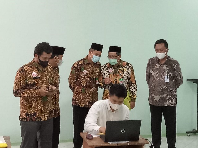 Ka Kankemenag Kab. Boyolali meninjau pelaksanaan SKB CPNS di Titik Lokasi MIN 1 Boyolali