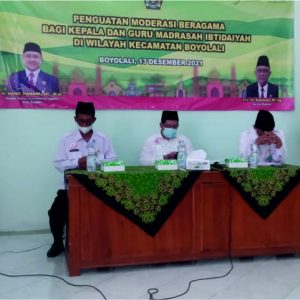 Ka Kankemenag memberikan penguatan moderasi beragama bagi kepala dan guru MIS Kecamatan Boyolali