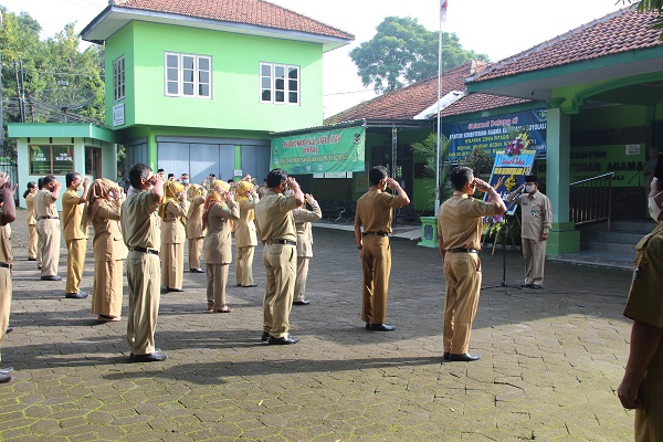 Peringati Hab Kankemenag Gelar Apel Serta Penyerahan Bantuan Kantor Wilayah Kementerian Agama 4831